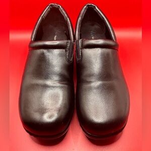 Womens YUU Bethanee Clogs Sz
7.5 Black Work Nurses Teachers Memory Foam Euc